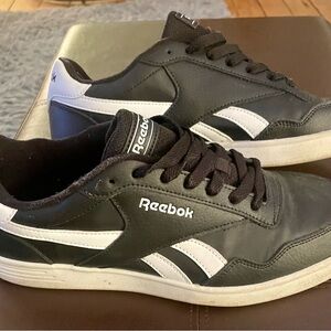 Women’s Classic Reebok black/ white leather Sz 8.5